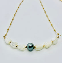 Load image into Gallery viewer, Pikake Blooms and Tahitian Pearl Necklace