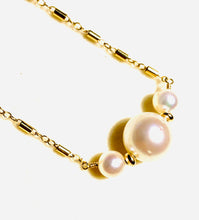 Load image into Gallery viewer, Pearly Whites Floating Necklace